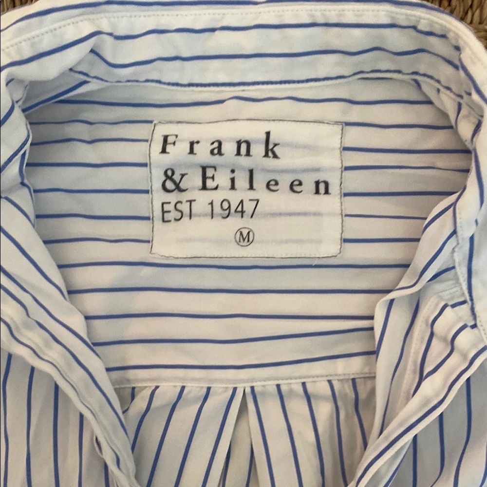 Frank & Eileen Sylvio Blue and White Untuckable Striped Shirt sz Med - Picture 2 of 8